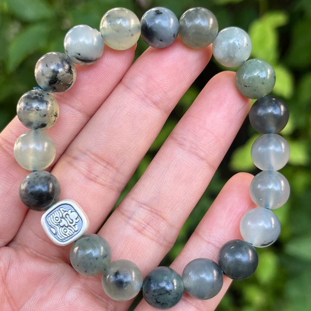 10mm stretchable Xiuyan jade with silver accent - Picture 5 of 12